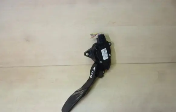 Nissan Qashqai Accelerator throttle pedal 180024BG0B I2522