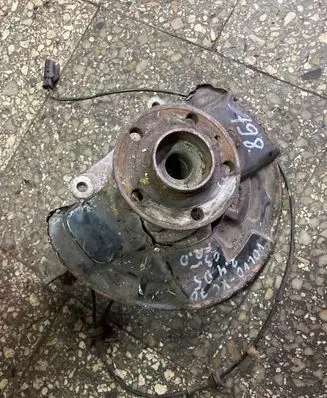 Volvo XC70 Front wheel hub