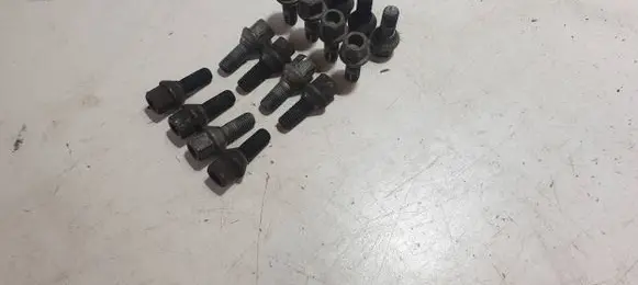 Renault Clio V Nuts/bolts 