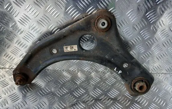 Nissan Note (E11) Front lower control arm/wishbone