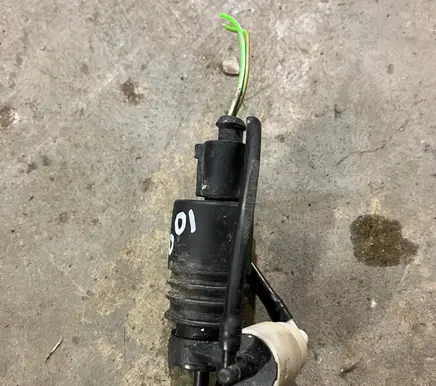 Volkswagen Polo Windscreen/windshield washer pump 