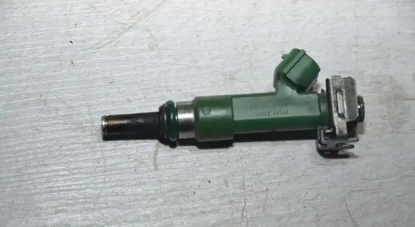 Dacia Duster II Fuel injector 166008494R