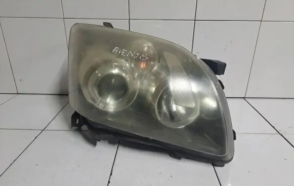 Toyota Avensis T250 Headlight/headlamp 35106