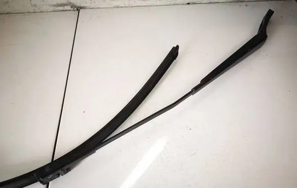 Front wiper blade arm