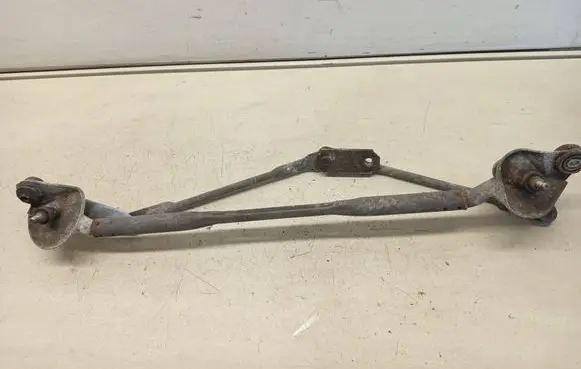 Toyota Avensis T250 Front wiper linkage 