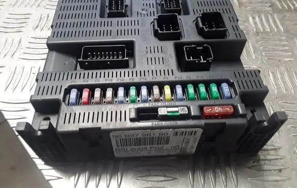 Peugeot 308 Comfort/convenience module 9663798180