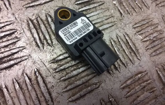 Mitsubishi Outlander Airbag deployment crash/impact sensor 8651A001