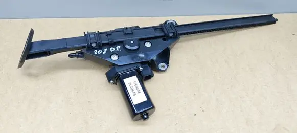 Mercedes-Benz E A207 Seat belt adjustment motor A2078600282