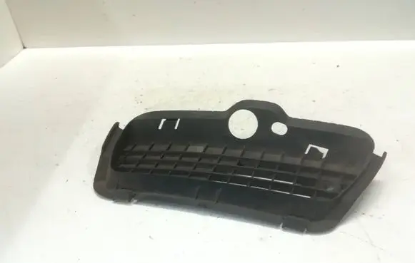 Volkswagen Golf III Front bumper lower grill 1H6853666