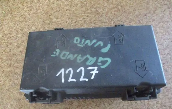 Fiat Grande Punto Fuse box cover 51737884