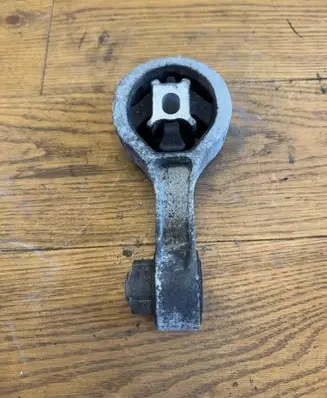 Opel Vivaro Engine mount bracket 93863920