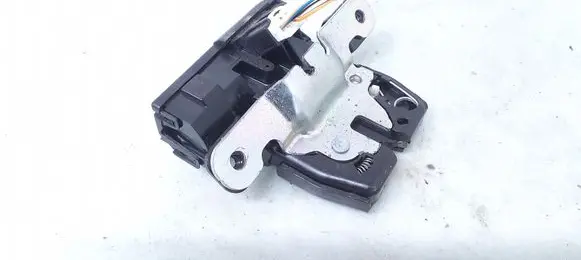 Ford Fiesta Tailgate/trunk/boot lock/catch/latch 8A61A442A66BE