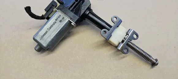 Mercedes-Benz SL R230 Seat adjustment motor 0390201946