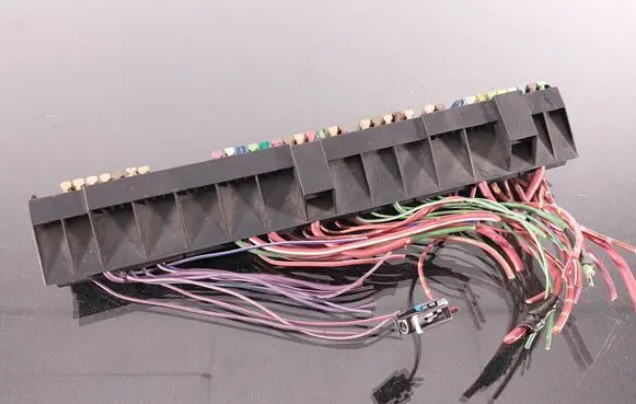 BMW 5 E39 Fuse module 61138366570