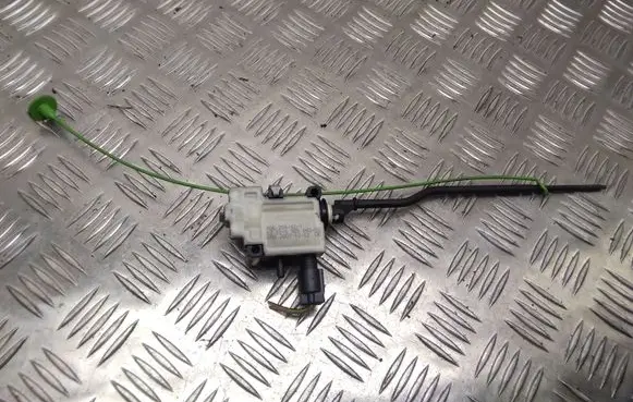 Fuel tank cap lock