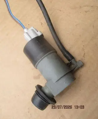Toyota Yaris Windscreen/windshield washer pump TOYOTA853300D120