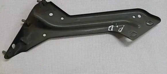 Audi Q5 SQ5 Fender mounting bracket 8R0821136