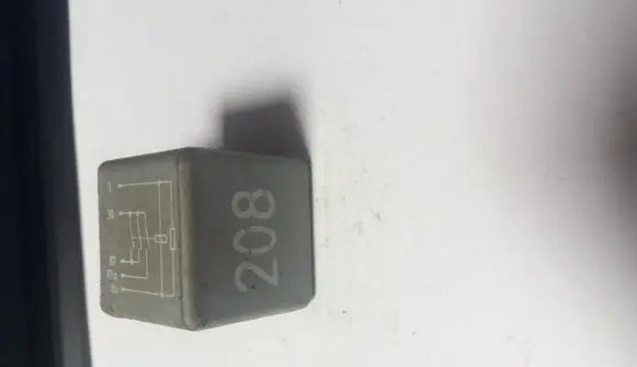 Audi A6 S6 C5 4B Other relay 8A0951253B