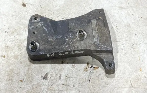 Land Rover Freelander Generator/alternator bracket JPD100630
