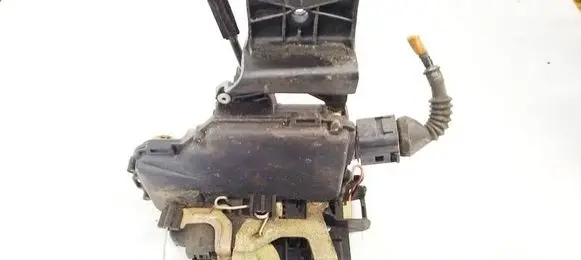 Volkswagen PASSAT B5 Rear door lock