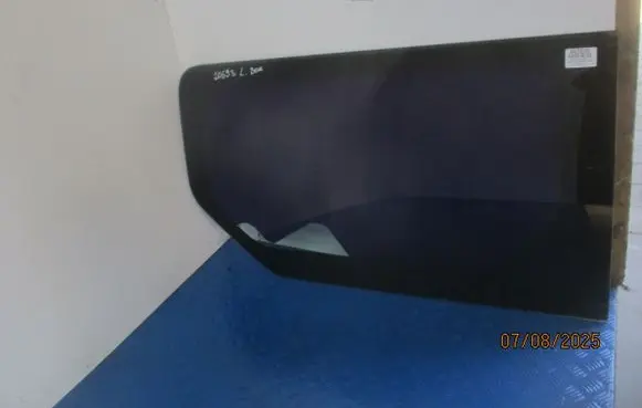 Opel Vivaro Rear side window