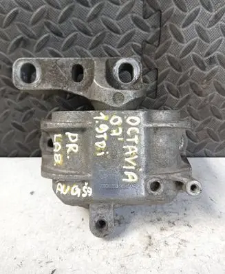 Skoda Octavia Mk2 (1Z) Engine mount bracket 1K0199262AS