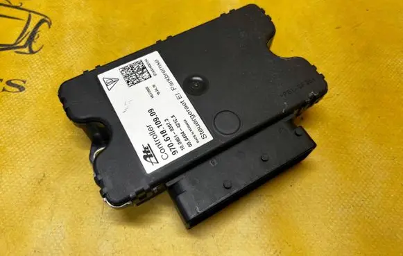 Porsche Panamera (970) Hand brake control module 97061810909