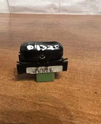 Mercedes-Benz C W202 Other switches/knobs/shifts 2108212651 D4320