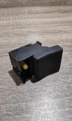Opel Omega A Windscreen/window heater switch 90213286