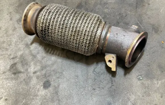 Nissan Navara D23 Muffler pipe connector clamp 