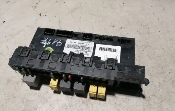 Mercedes-Benz E W211 Fuse module 2115452101
