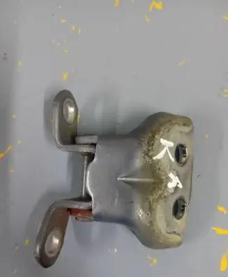 Nissan Note (E11) Front door lower hinge 