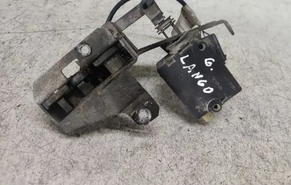 BMW 5 E39 Tailgate window lock/catch/latch 