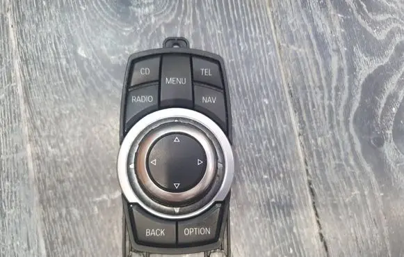 Head unit multimedia control