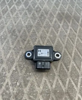 Nissan Juke I F15 ESP acceleration yaw rate sensor 47930 JG200 4627001
