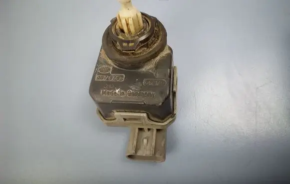 Opel Astra G Headlight level adjustment motor 90590665 007878