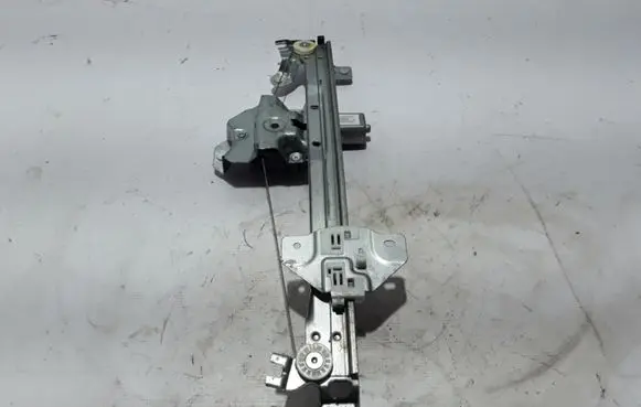 Rear window lifting mechanism without motor