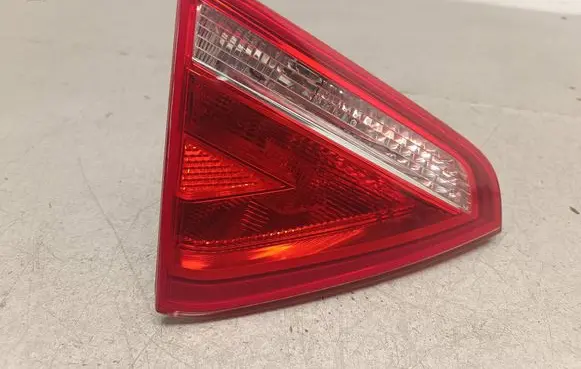 Tailgate rear/tail lights