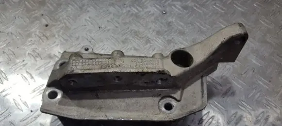Volkswagen Polo Engine mounting bracket 036199275m