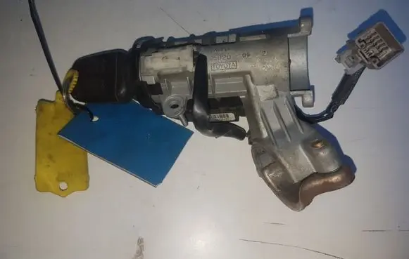Toyota Avensis T250 Ignition lock 45020052