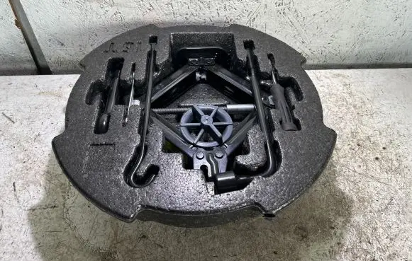 Mercedes-Benz E W212 Lift Jack 