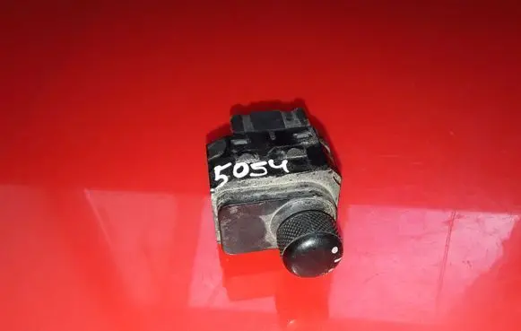 Suzuki Grand Vitara II Wing mirror switch 62J00 2537T