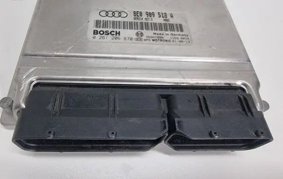 Audi A4 S4 B6 8E 8H Engine control unit/module 8E0909518A 26SA7890 0261206870