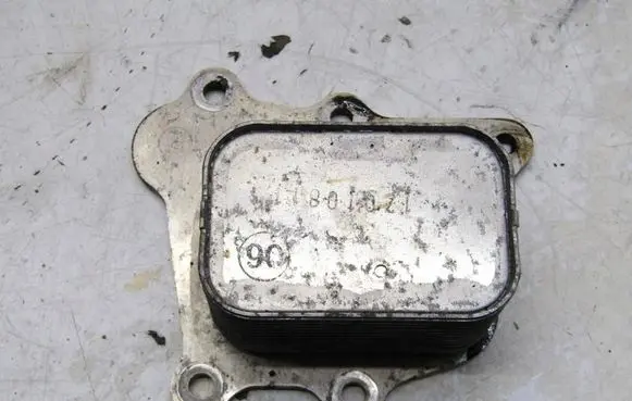 Suzuki Swift III Engine oil radiator KRIS235789