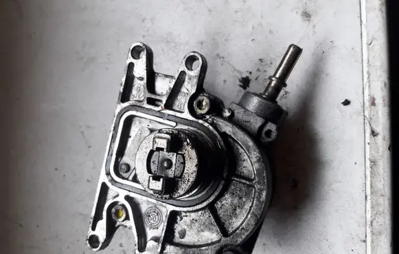 Opel Zafira A Vacuum pump