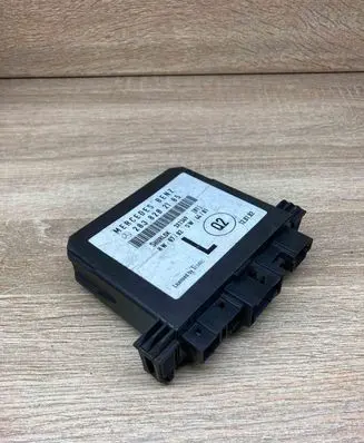 Mercedes-Benz C W203 Door control unit/module 2038202185