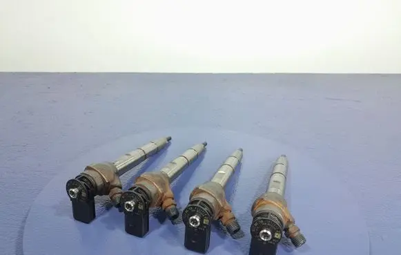 Skoda Octavia 985 Fuel injector 05L130277E
