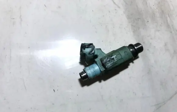 Mitsubishi Carisma Fuel injector 028015572