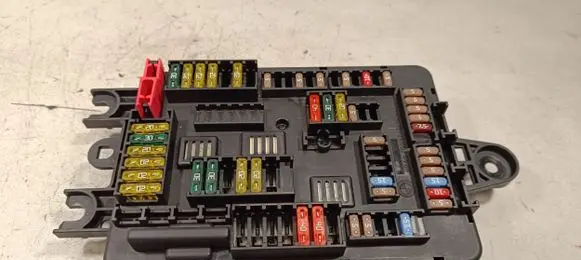 BMW 3 F30 F35 F31 Fuse module 933788001 6114V8