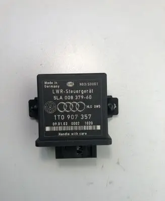 Skoda Octavia Mk2 (1Z) Light module LCM 5LA00837960 1T0907357
